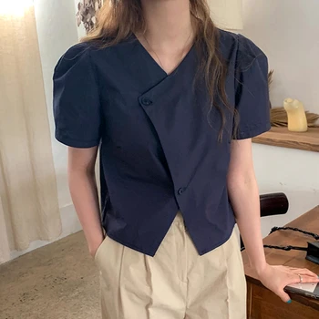 Korejpaa Женска риза 2021 Лято Корейски Шик Нишевый Дизайн с V-образно деколте Нередовни копчета Свободни Плътен Цвят All-Match Puff Sleeve Блуза