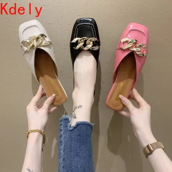2021 Нови Дизайнерски дамски Чехли Slip On Mules Low Heel Ежедневни Обувки Британски нитове Пързалки Модни сандали с квадратни пръсти