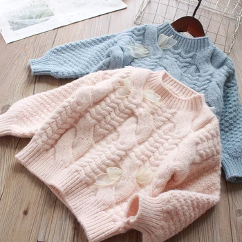 Плетене на вълнени пуловери с лък
