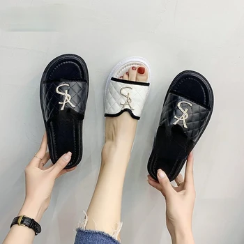 2021 известна марка дамски сандали и черно-бял писмо лого сандали нескользящая плажно облекло обувки ежедневни дамски обувки на високи токчета
